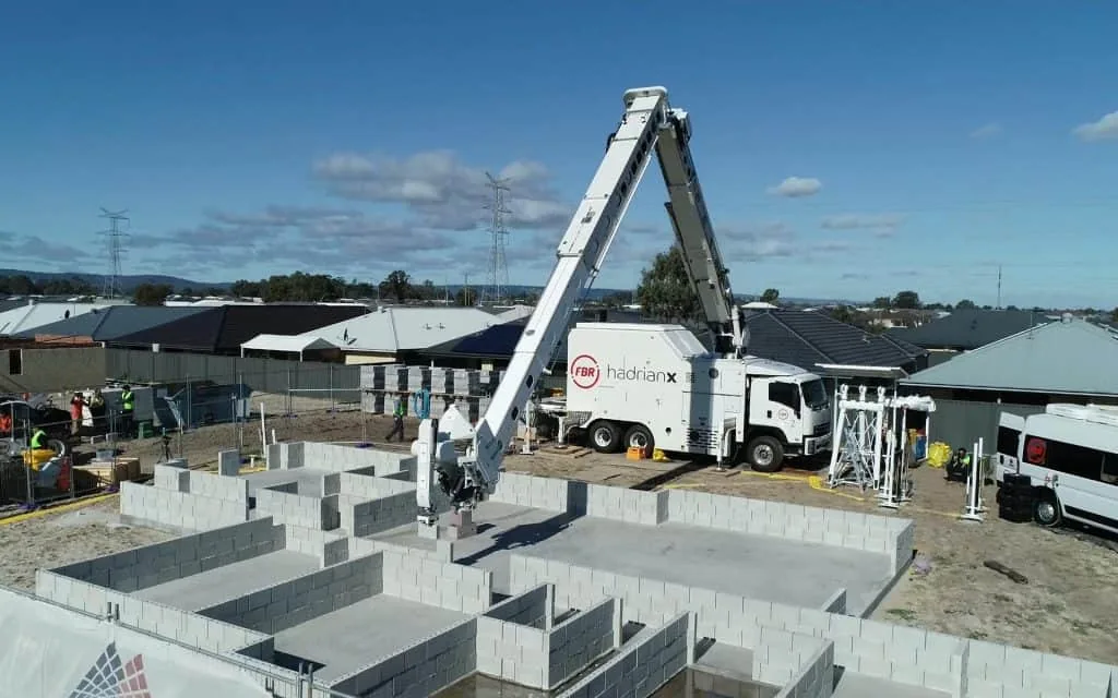 The Hadrian-X is a Bricklaying Robot That Can Lay Up to 500 Blocks Per Hour