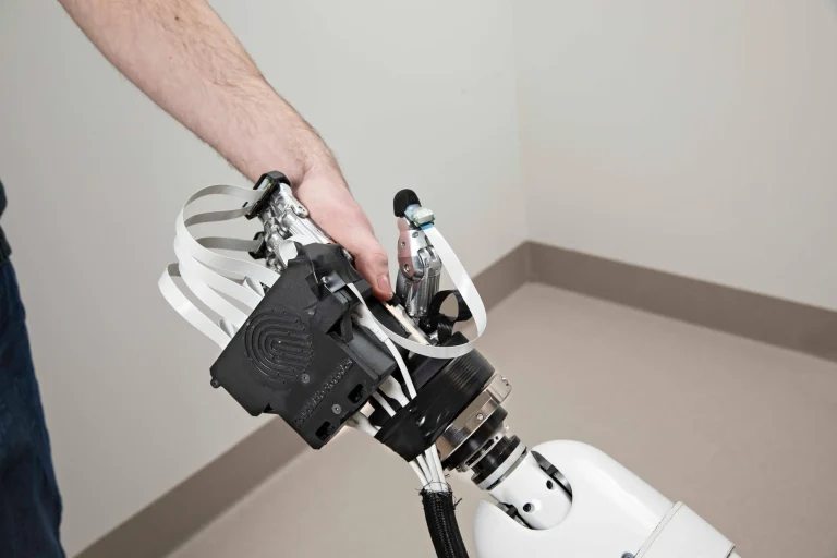 Välkky the Telerobot Allows Clinicians to 'Feel' Patients Remotely