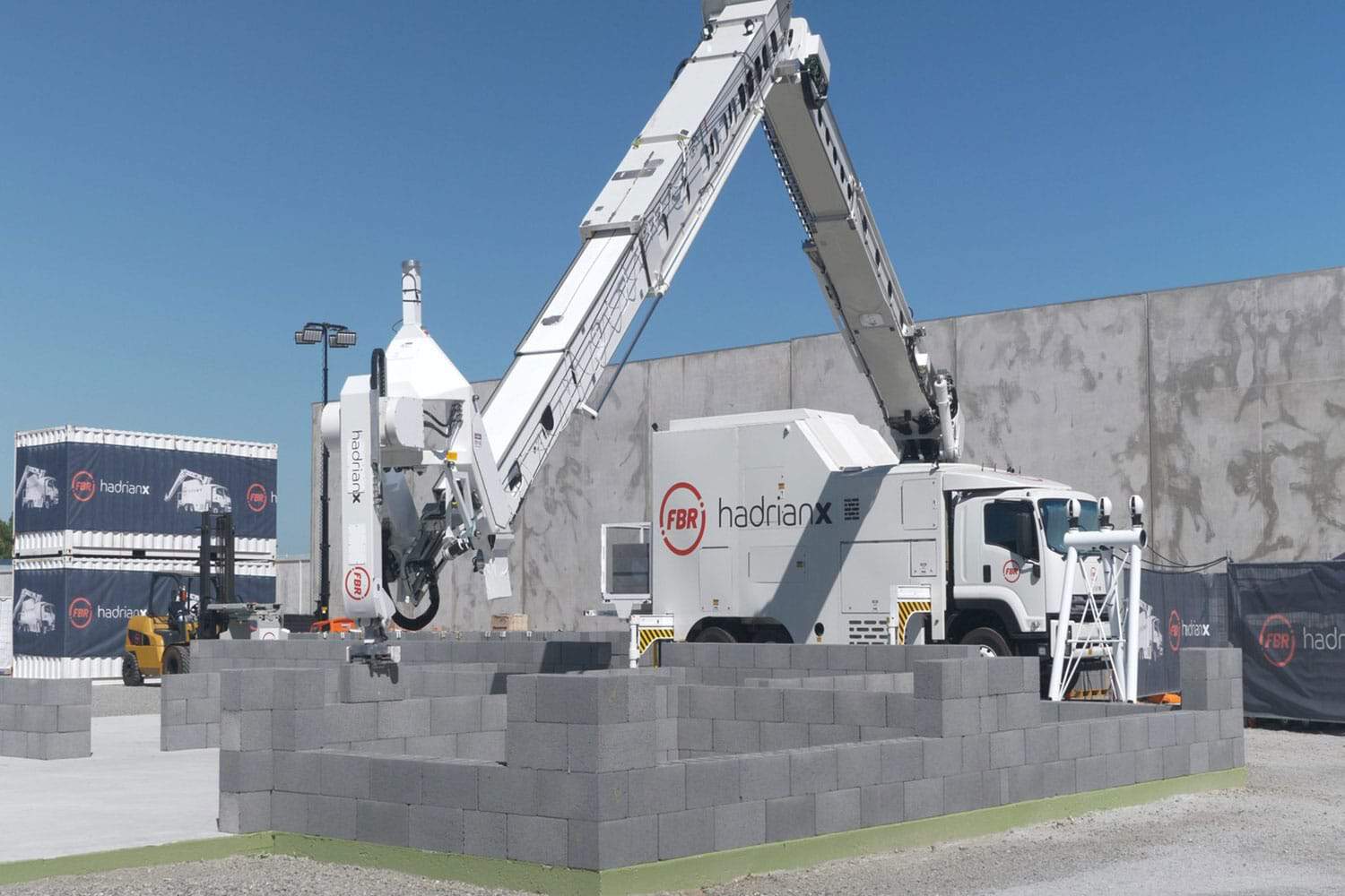 The Hadrian-X is a Bricklaying Robot That Can Lay Up to 500 Blocks Per Hour