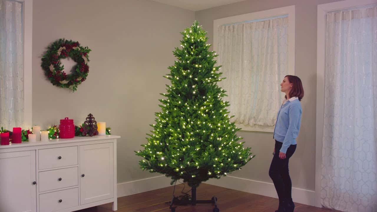 Robot Christmas Trees Are This Season's Must-Have Holiday Decor