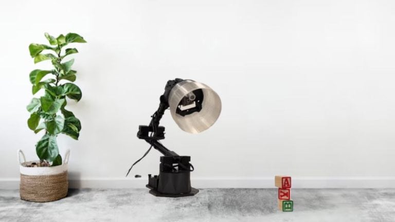 Apple Dabbles Into Home Robotics With Its Robot Lamp