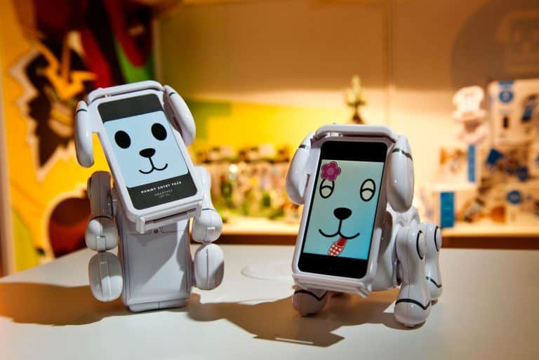 7 Benefits of Robot vs Virtual Pet Ownership