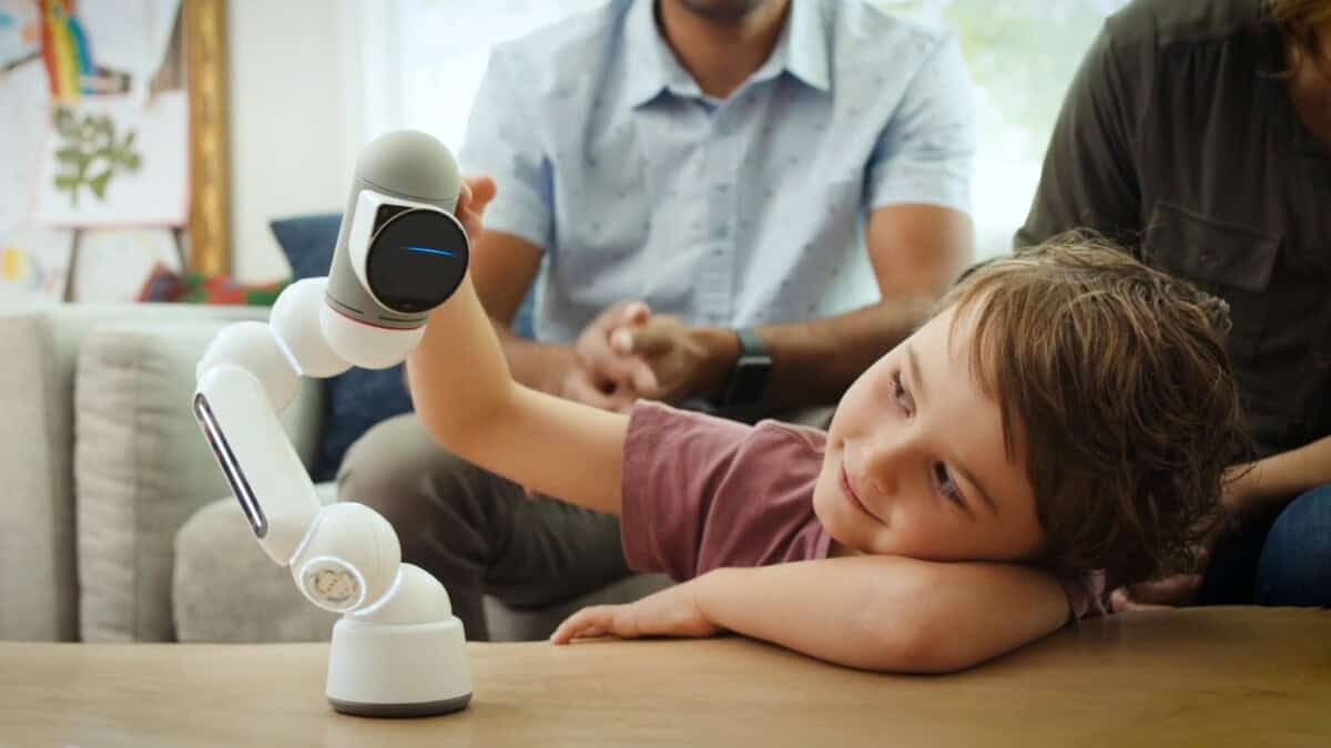 The Educational Value of Robot vs Virtual Pets