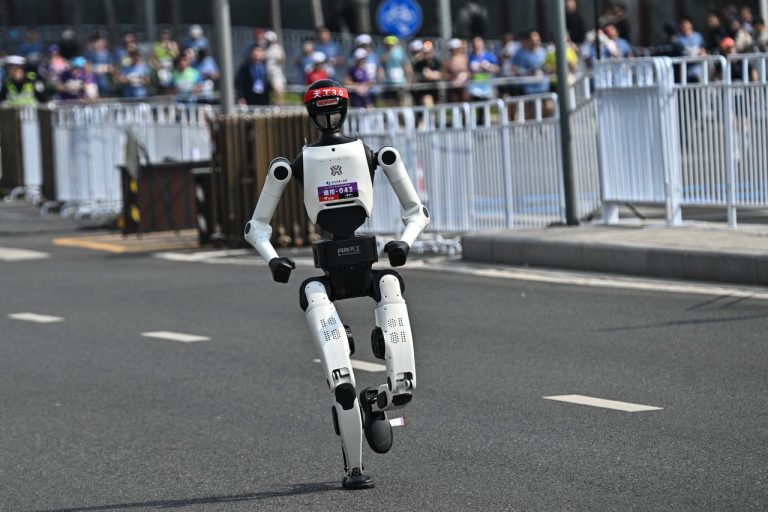 Robots Outpace Human Runners in Beijing Half Marathon as China Pushes AI Forward